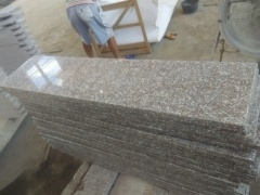 Tangga granit melangkah keluar