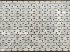 Desain ubin mosaik putih carrara