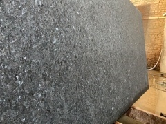 ubin granit hitam populer
