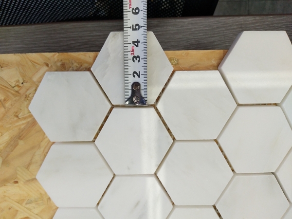 ubin mosaik heksagon marmer putih oriental