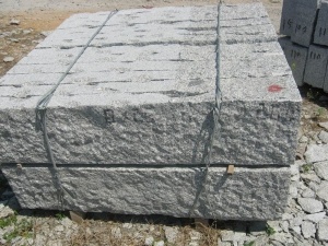 G341 Granite Rough Picked Road Abu-abu Curb Stones