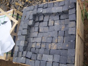 Split Natural Zhangpu Black Basalt Melangkah Cobble Setts