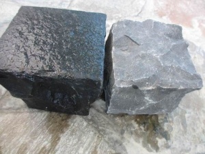 Split Natural Zhangpu Black Basalt Melangkah Cobble Setts