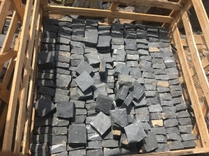 Batu Kubus Basal Hitam Cina